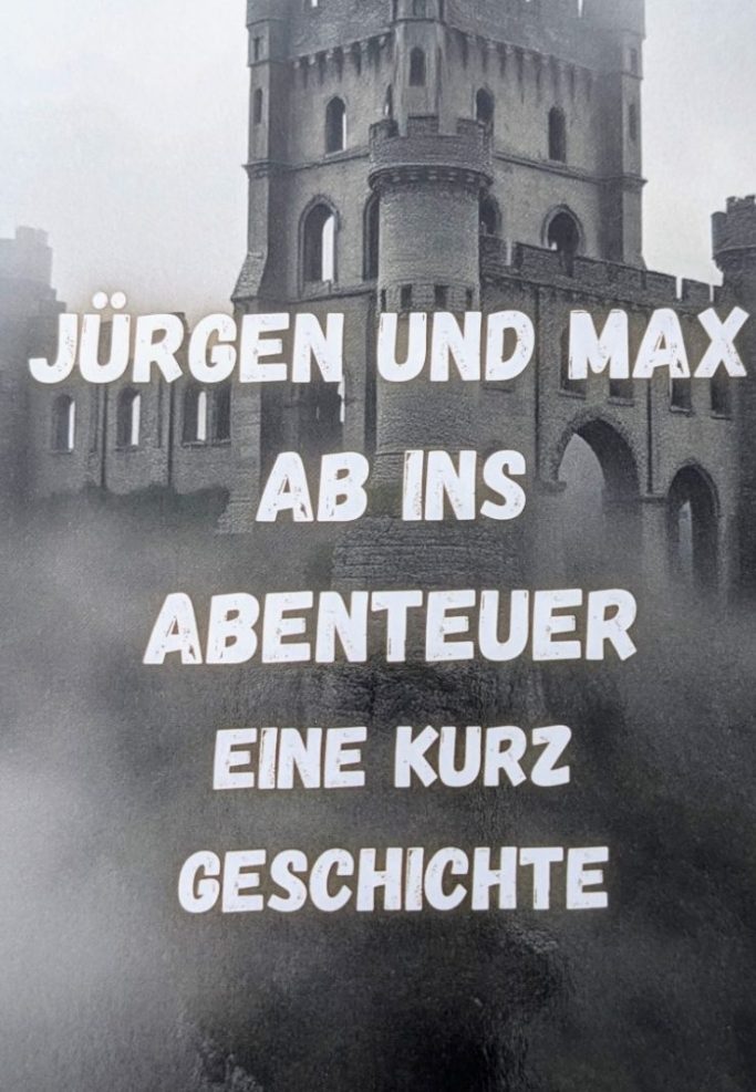 Zwei Jungen im Wald mit Rucksack, umgeben von Pilzen und Bäumen. Titel: "Jürgen und Max: Ein Abenteuer".