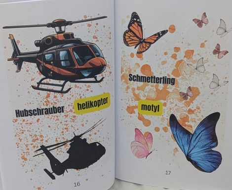 Ein Helikopter, Schmetterlinge und bunte Splashes auf einer Buchseite.